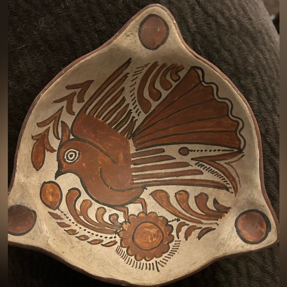 Small pottery dish with bird design - Picture 1 of 4